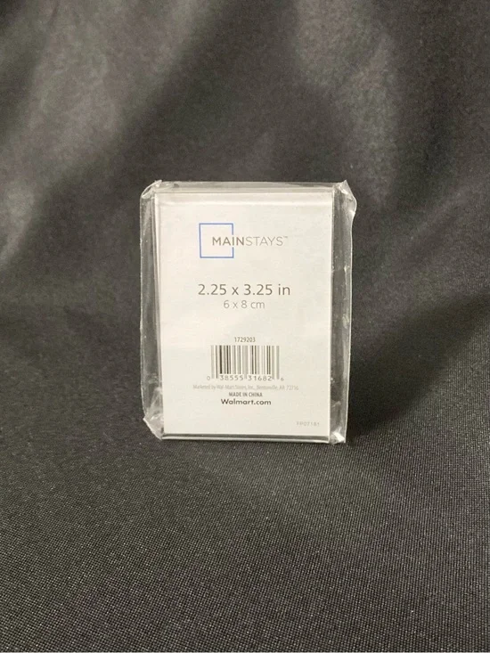 ⭐️ Transparent Plastic 2.5” x 3.5” Desk Picture Frame
