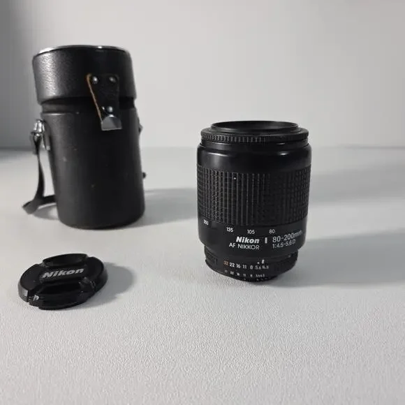 Nikon nikkor lens 80-200mm 1:4.5-5.6D AF With Case