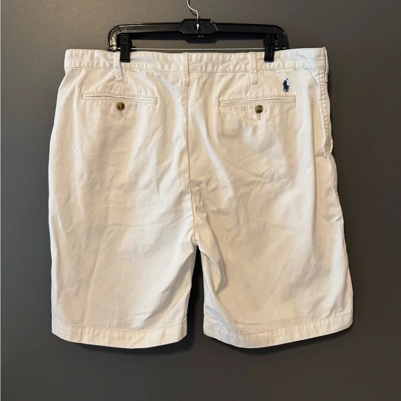 Polo Ralph Lauren Men’s Cream White Flat Front Chino Shorts. Size 40.