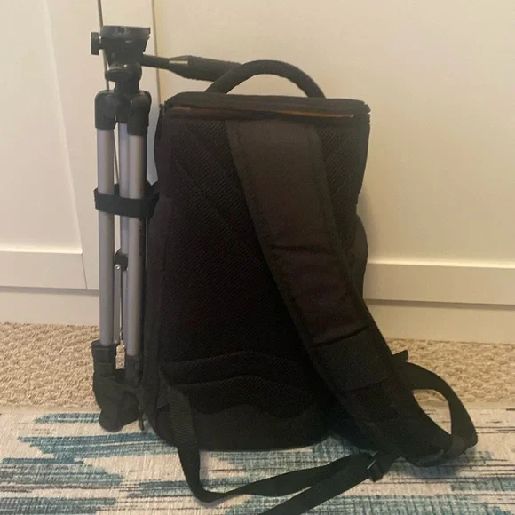 Nikon D3300 camera and bag