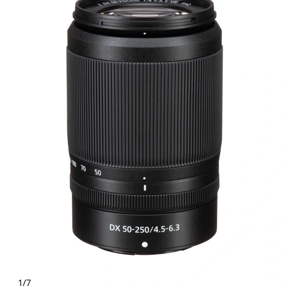 Nikon DX 50-250mm f/4.5-6.3 Black Lens