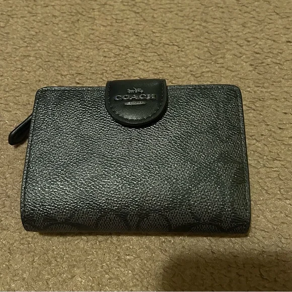 NWOT Coach Medium Corner Zip Wallet In Signature Canvas