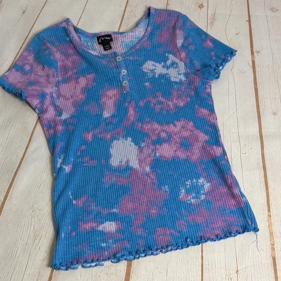 Art Class Classic Blue and Pink-Purple Tie-Dye Ribbed Henley Top