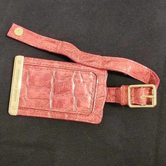VS pink luggage tag
