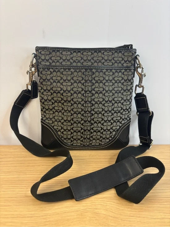 Y2K Coach Signature Small Swingpack Crossbody LIKE NEW!!