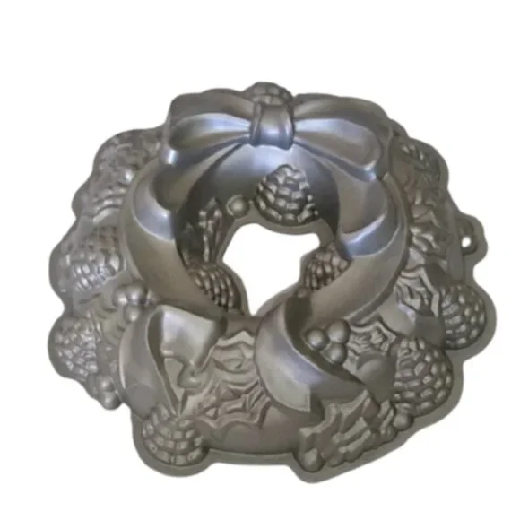Nordic Ware Wreath Bundt Cake Pan