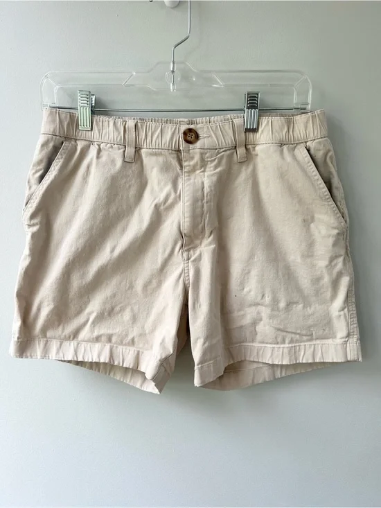 Chubbies men’s khaki shorts with elastic waistband