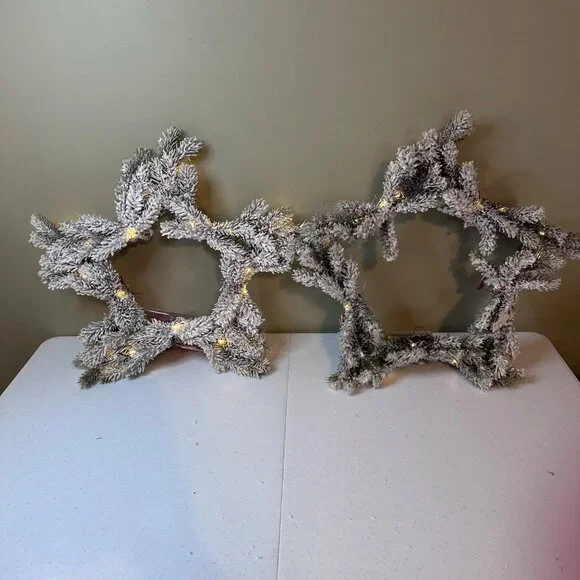 Set Of 2 Star-Shaped Flocked Christmas Wreaths With Battery Powered White Lights