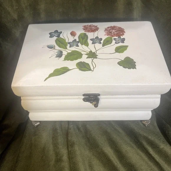 VTG Hand Painted‎ Wooden Floral Jewelry/ Trinket Box Hinged Lid (1951)
