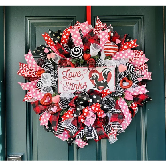 Valentines wreath, Heart wreath, Valentines Day wreath, Skunk wreath