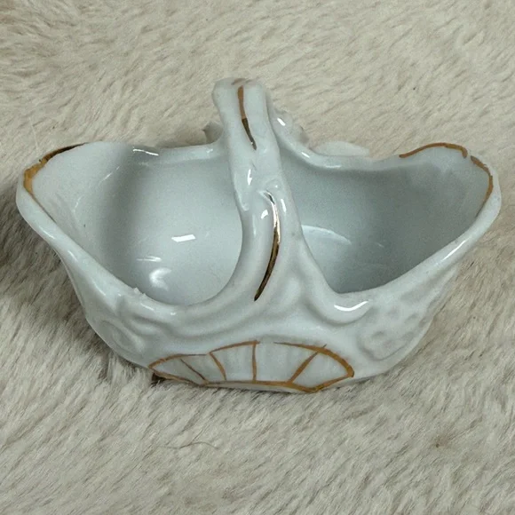 Occupied Japan Ceramic Vintage Miniature Basket Trinket Dish Made in White/Gold