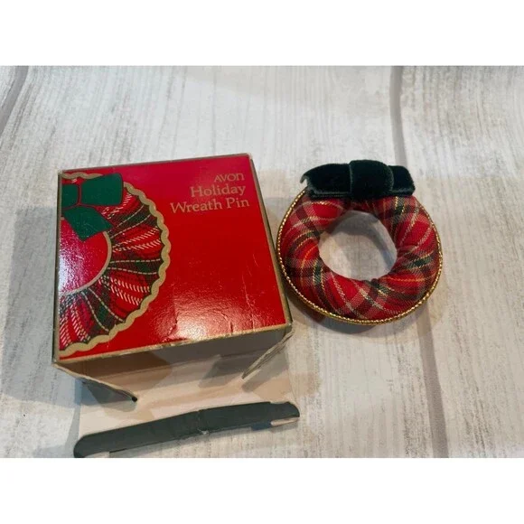 *Vintage 1984 Avon Holi day wreath pen plaid Christmas with box red green
