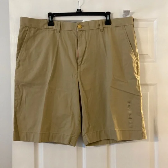 Tommy Hilfiger Man Shorts size 40 Classic Fit inseam 10” color tan
