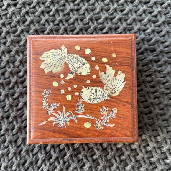 Vintage Chinese Trinket Box Mother of Pearl Inlay Rosewood Koi Fish Jewelry 3.5
