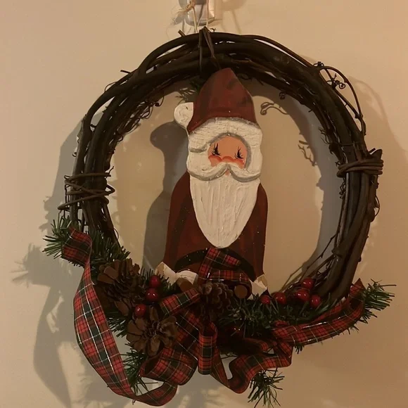 Christmas‎ Wreath Hand-painted Wooden Santa Decoration 13” Pinecones Holly