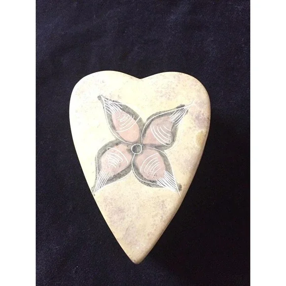 Vintage‎ Heart Shaped Hand Carved Soapstone Trinket/Jewelry Box-Valentines Gift