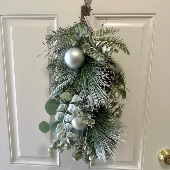 Christmas Tear Drop Wreath NEW