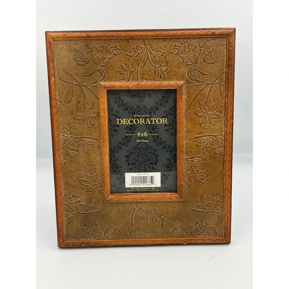 Home Trends Decorator Embossed Floral Photo Frame 4x6‎ Brown Faux Wood Stand