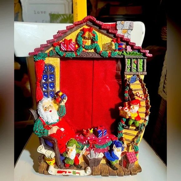 💃CLOSET CLEAR-OUT💃 GRANDEUR NOEL SANTA WORKSHOP HANDPAINTED 5x7 PHOTO FRAME