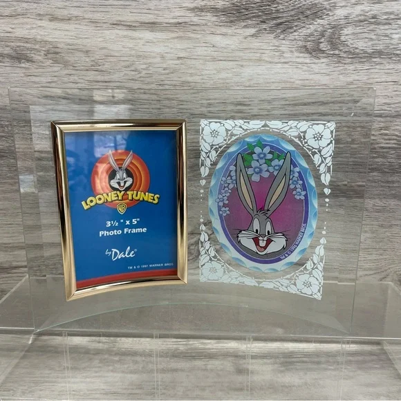 Vintage 1997 Warner Bros Looney Tunes Bugs Bunny Curved Glass Picture Frame