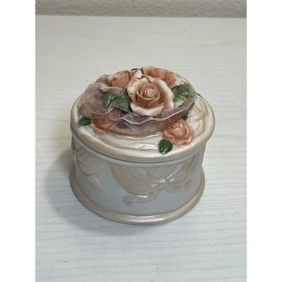 Vintage Ceramic Trinket Box Rose Floral Lace Cordey Jewelry‎ Keepsake Organizer