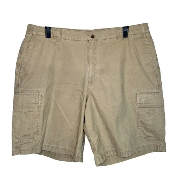 L.L. Bean Mens Comfort Waist Cargo Shorts Size 42 Beige Hiking Casual Outdoor