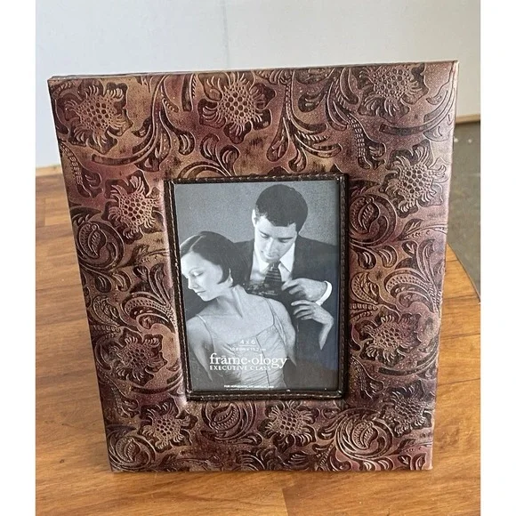NEW Faux Tooled Brown Leather Picture‎ Frame Holds A 4x6 Rectangle Portrait