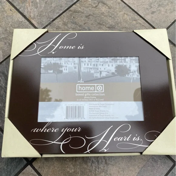 Brown Picture Frame for 4 x 6 photo “Home is where the heart is”