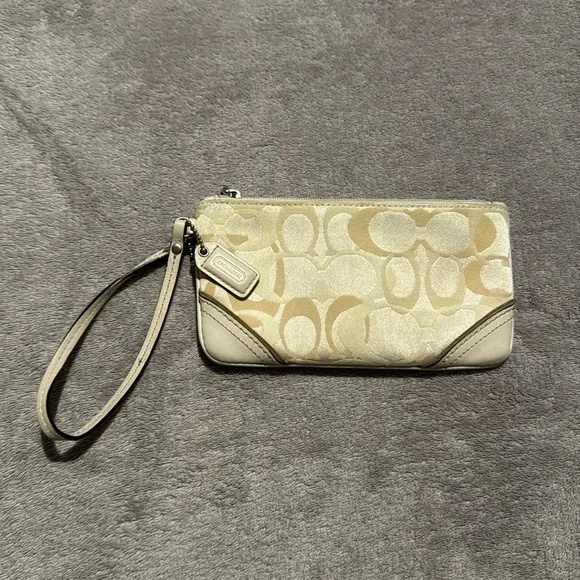Coach‎ wristlet - White/Cream