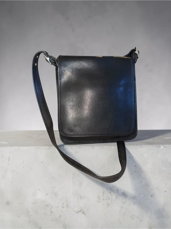 VINTAGE Coach Black Leather Crossbody Bag