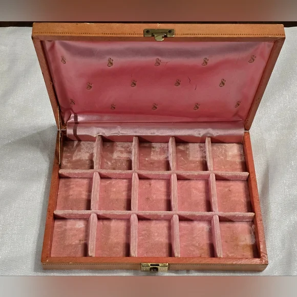 Vintage Mele MCM Salmon Pink Vinyl Exterior Jewelry Box