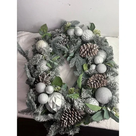 Large frosted decorated pre lit Artificial Christmas Wreath with Iridescent Orn