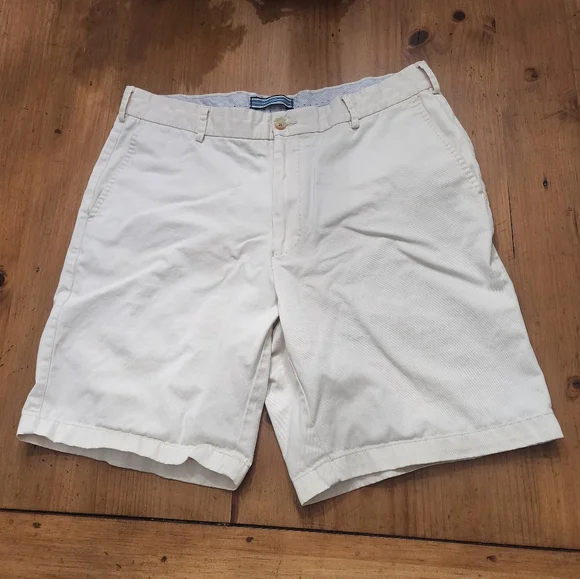 Peter Millar 100% Pima Cotton Cream Colored Casual Flat Front Shorts. 35