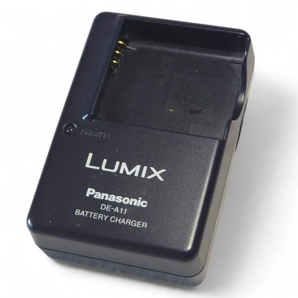 Genuine Panasonic Lumix DE-A11B Battery Charger DE-A11 DMW-BCE10 S008 OEM