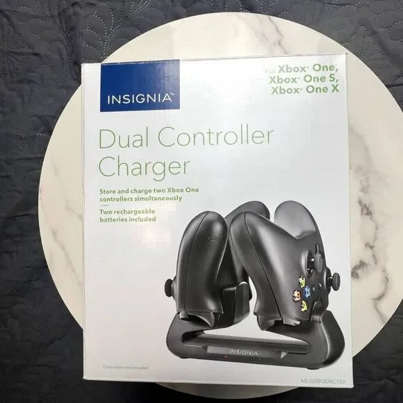 Insignia Dual Controller Charger for Xbox One, One S, One X & One Elite Con: NIB