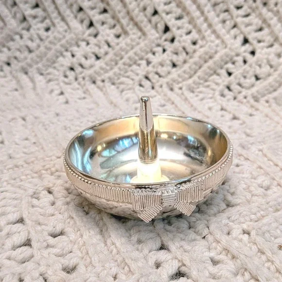 Kate Spade New York Grace Avenue Silver Plated Ring Holder Bow 820939 Lenox