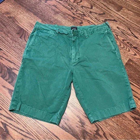 J. Crew Men's Classic Stanton Shorts 11” inseam Dark‎ Green Sz 35” Cotton Twill