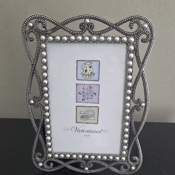 Elegant Silver Photo Frame with Pearl Accents