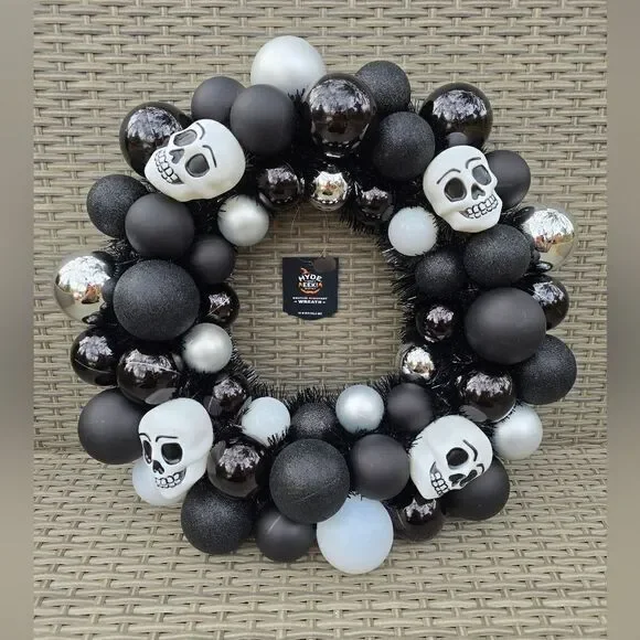 Target Halloween Wreath Shatterproof Bulbs & Skulls Hyde & Eek Black  16…