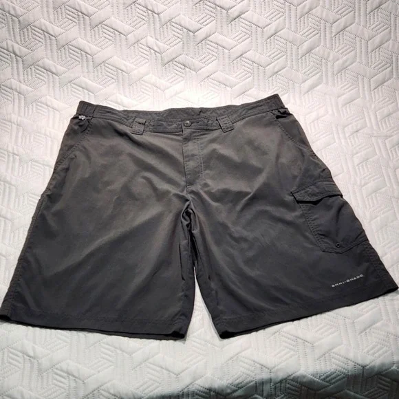 Columbia Sportswear Men's Shorts Omni-Shade PFG Cargo Khaki Gray Sz 38 5 Pocket