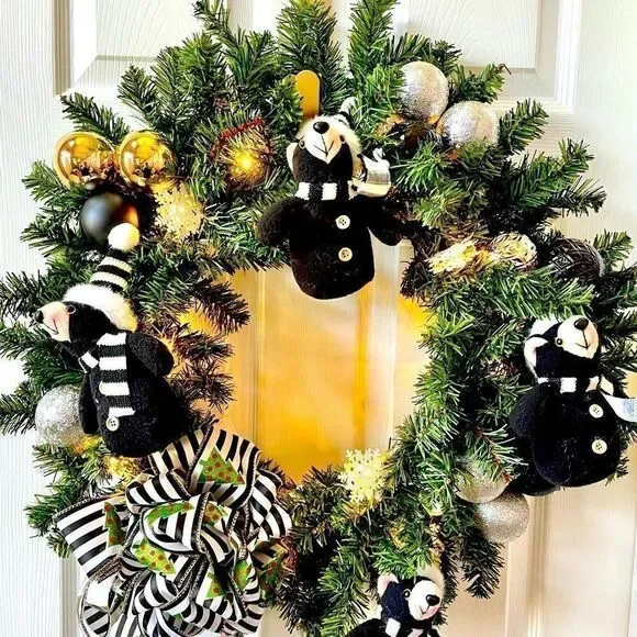 WREATH NWT BLACK, SILVER & WHITE 24” BEAR PRE-LIT WREATH