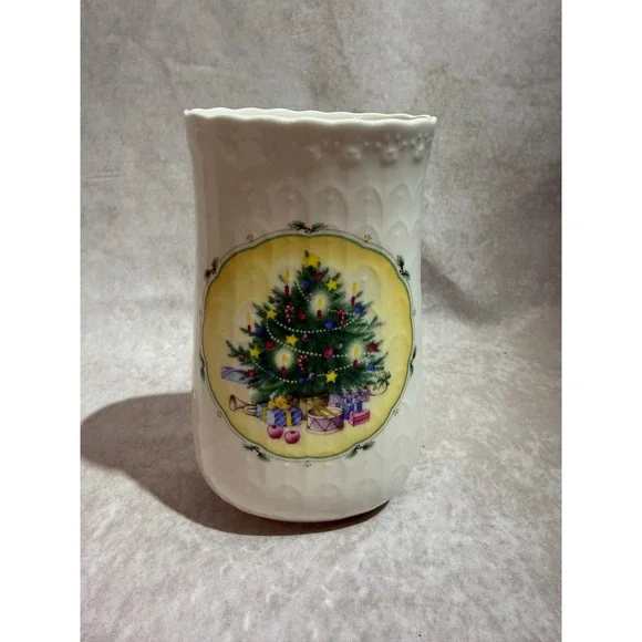 Mikasa Christmas Morning Bone China Vase B2040 Holiday‎ Tree Japan Scalloped