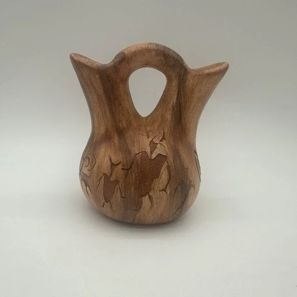Binishtaa‎ Navajo Native American Pottery Wedding Vase Petroglyph Etched Signed