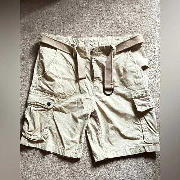 NWOT Men’s St. John's Bay Light Tan Cargo Shorts with Web Belt