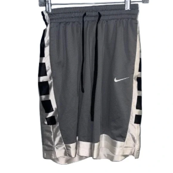 Nike- Grey shorts