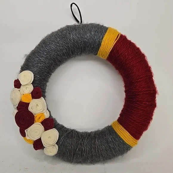 Crocheted VTG Wreath W‎ Flowers Yarn Retro