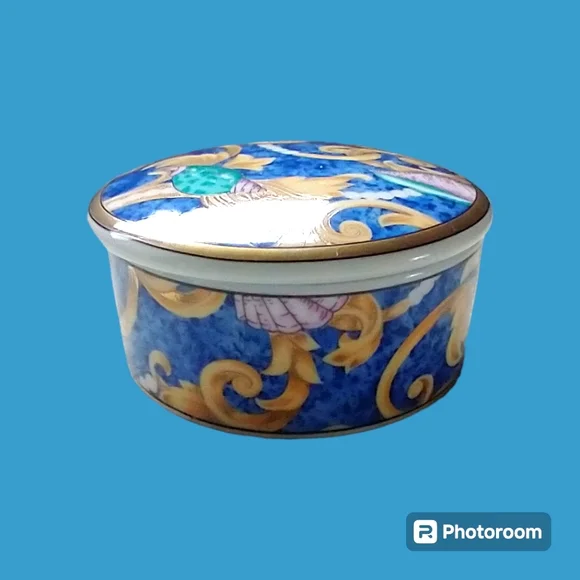 OTAGIRI Small Round Blue Porcelain Trinket Box Kimiko Ikeda Japan Seashell‎