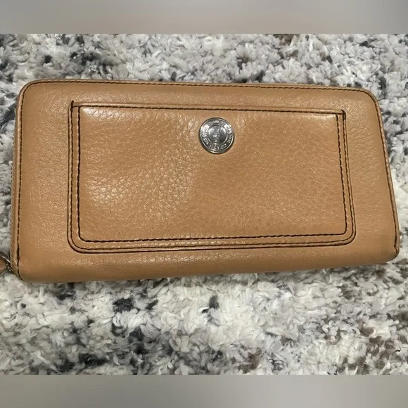 Coach Accordian Zip Wallet‎ Tan Calf Leather