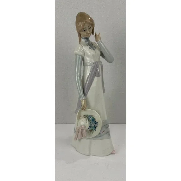 Vintage Casades Porcelain Figure: 