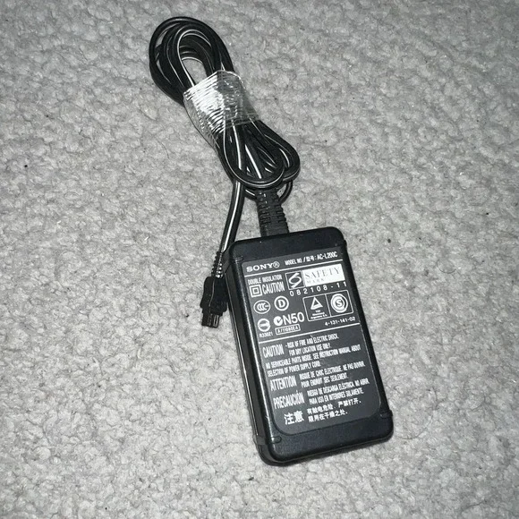 Genuine Sony HandyCam AC-L200C AC-L200D AC-L25B 8.4V Power Supply Charger OEM